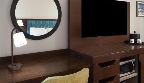 King Room with King Bed - Non-Smoking