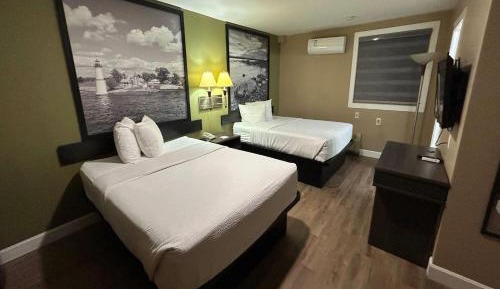 Queen Room with Two Queen Beds - Non-Smoking