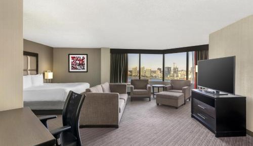 King Suite with River View - Non-Smoking