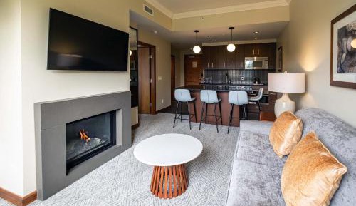 One Bedroom Suite, 1 King Bed, Sofa Bed
