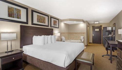 King Suite with Spa Bath and Fireplace - Non-Smoking