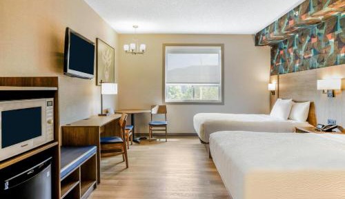 Queen Room with Two Queen Beds - Pet Friendly/Non-Smoking