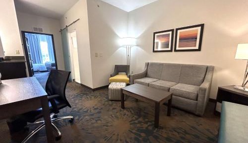 Queen Suite with Two Queen Beds and Sofa Bed - Non-Smoking