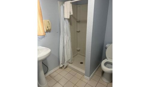 Queen Bed with Kitchenette Non-Smoking