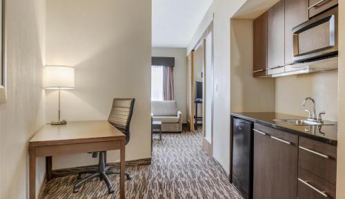 King Suite with Sofa Bed and Jacuzzi - Kitchenette/Non-Smoking