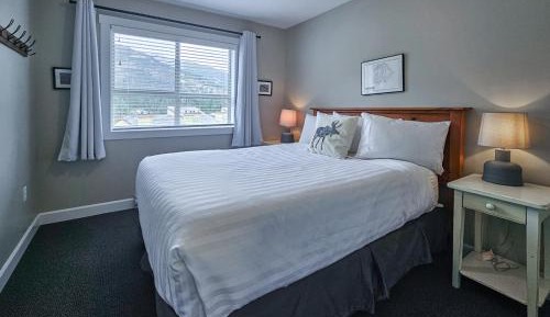 Three-Bedroom Apartment with Balcony