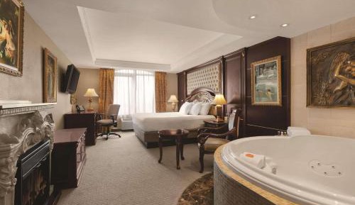 King Suite with Whirlpool - Non-Smoking