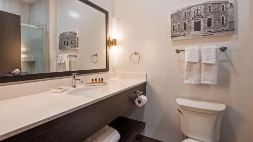 Queen Room with Two Queen Beds and Kitchenette