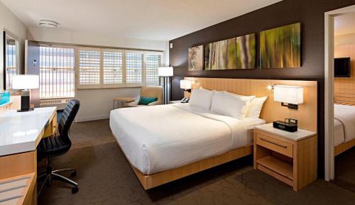 Odyssey Family room, Suite, Poolside