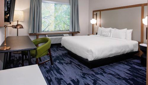 King Room with Lake View - Hearing Accessible