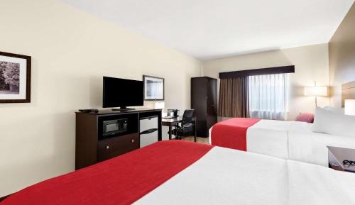 Queen Room with Two Queen Beds and Roll-In Shower - Disability Access/Non-Smoking