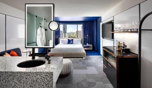 Superior King Room with City View