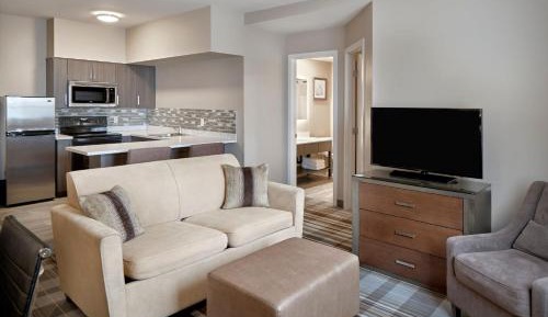 One-Bedroom Queen Suite with Two Queen Beds, Full Kitchen and Sofa Bed - Hearing Accessible