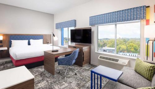 King Suite with Wet Bar