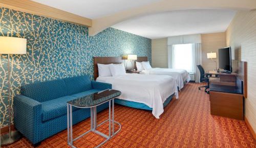 Queen Room with Two Queen Beds, Bathtub and Roll-In Shower - Mobility Access/Hearing Accessible