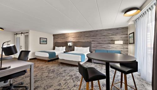 Queen Suite with Balcony