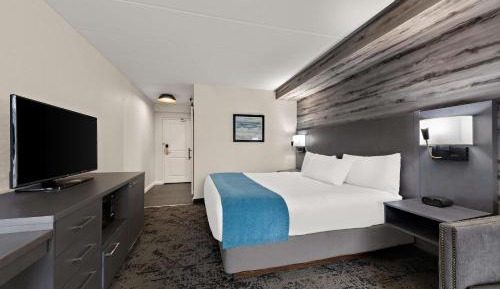 King Room with Sofa Bed and Balcony