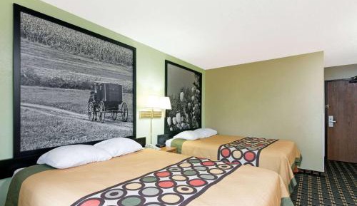 Queen Room with Two Queen Beds - Non-Smoking