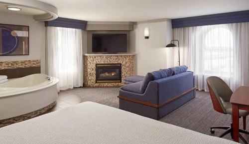 King Suite with Fireplace, Sofa Bed and Specialty Bathtub