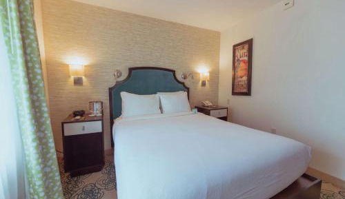 Queen Room with Roll-In Shower - Mobility and Hearing Access