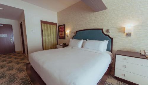 King Room with Sofa Bed - Non-Smoking