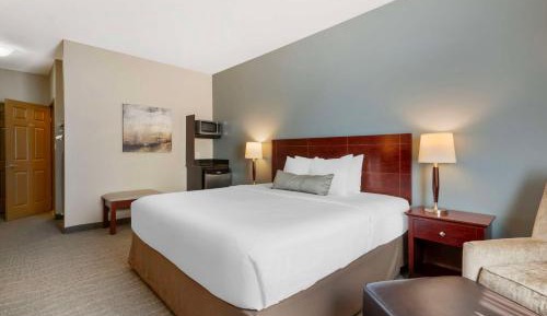King Suite with Hot Tub - Non-Smoking