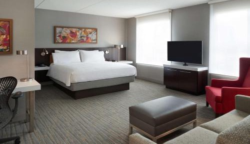 One-Bedroom King Suite with Whirlpool