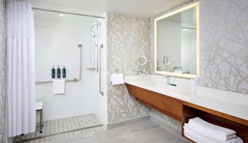 Queen Suite with Two Queen Beds - Mobility/Hearing Accessible