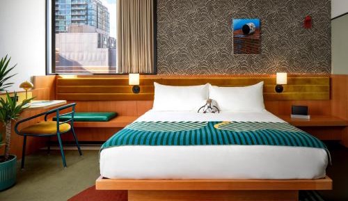 Modern Wing King Room