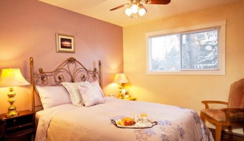 Queen Room with Shared Bathroom