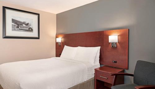 Queen Room with Stair Access/Second Floor -  Non-Smoking