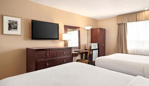 Queen Room with Two Queen Beds - Non-Smoking