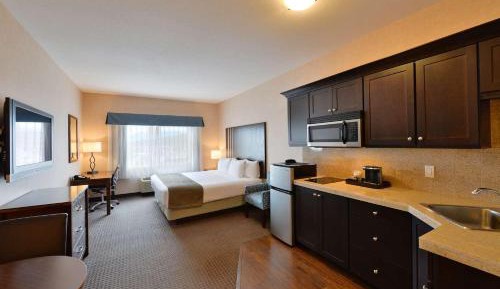 King Room with Full Kitchen - Nonsmoking