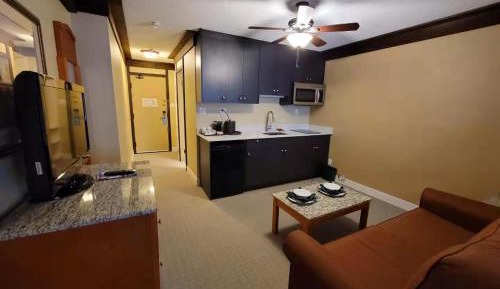 One-Bedroom Queen Suite - Non-Smoking