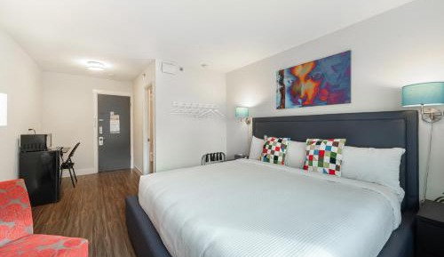 Deluxe King Room