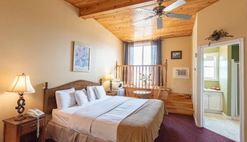 King Suite with Spa Bath - Non-Smoking