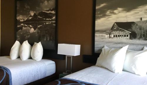 Queen Room with Two Queen Beds - Non-Smoking