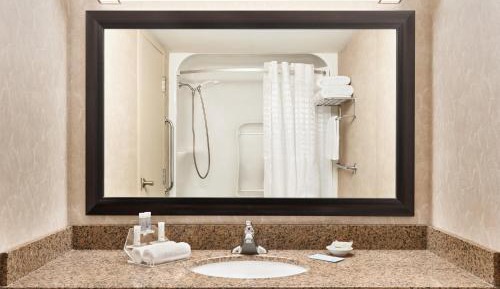 Deluxe King Room - Mobility Access/Non-Smoking