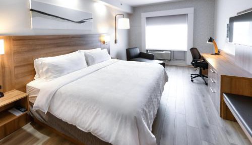 Standard King Room with Tub - Mobility Access