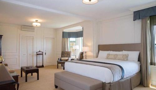 King Suite with Bay View - Non-Smoking