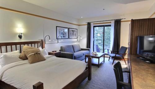 Superior Queen Room with Lake View