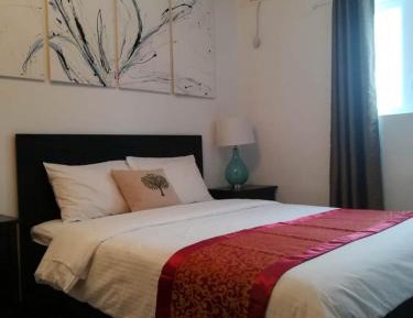 Deluxe Queen Suite