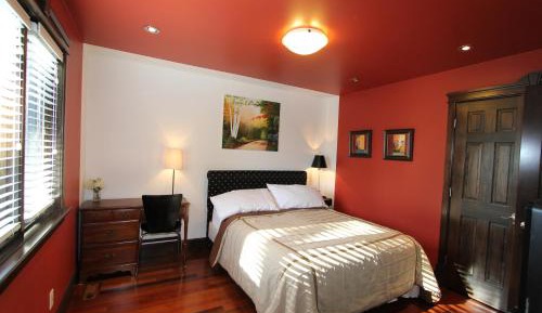 Queen Room with En-suite