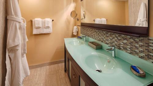 King Suite - Upper Floor - Non-smoking