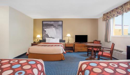 Superior Queen Room with Three Queen Beds - Non-Smoking