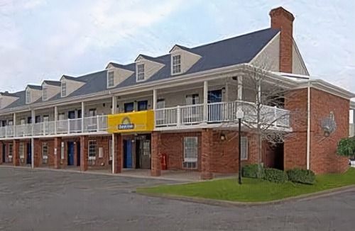 Auburn Hotel | Days Inn by Wyndham Auburn
