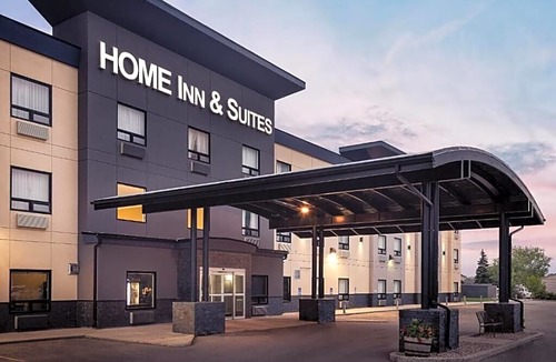 Yorkton Hotel | Home Inn & Suites Yorkton