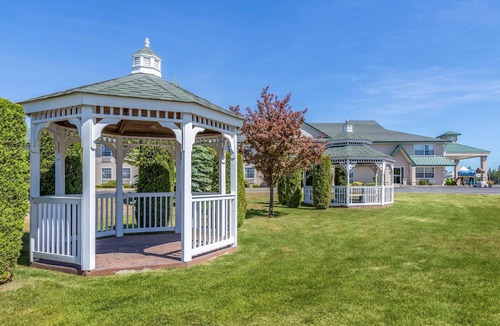 Manistique Hotel | Quality Inn & Suites
