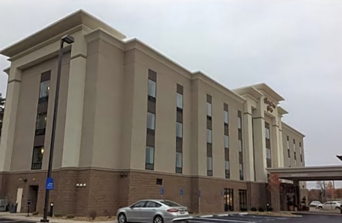 Kingmont Hotel | Hampton Inn Fairmont