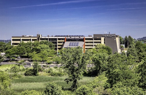 Mars Hotel | DoubleTree by Hilton Pittsburgh Cranberry